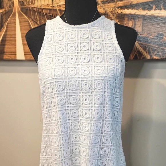 Elegant White Lace Sleeveless Top - Picture 1 of 3
